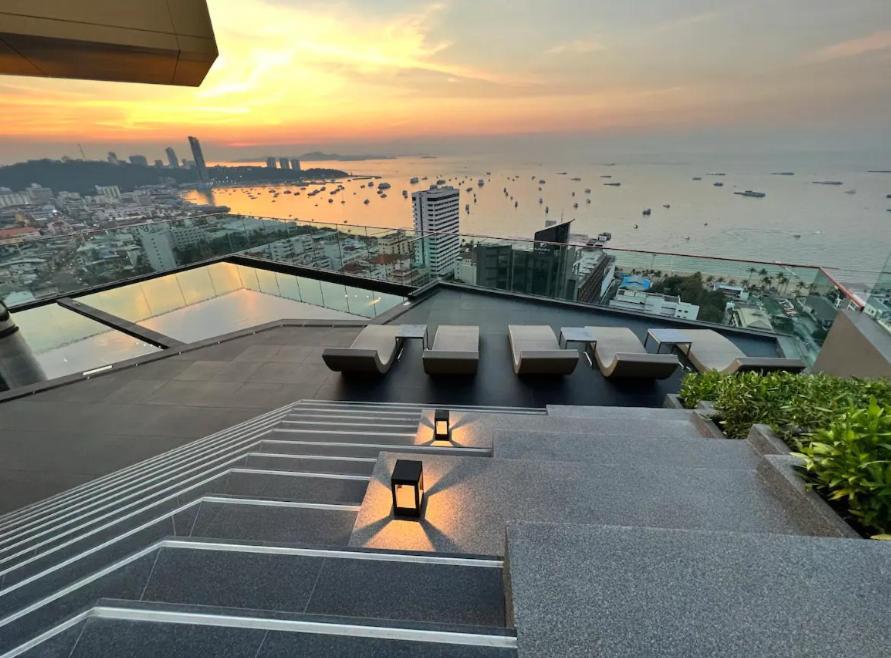 Edge Central Pattaya Seaview Residence With Infinity Pool Exterior foto