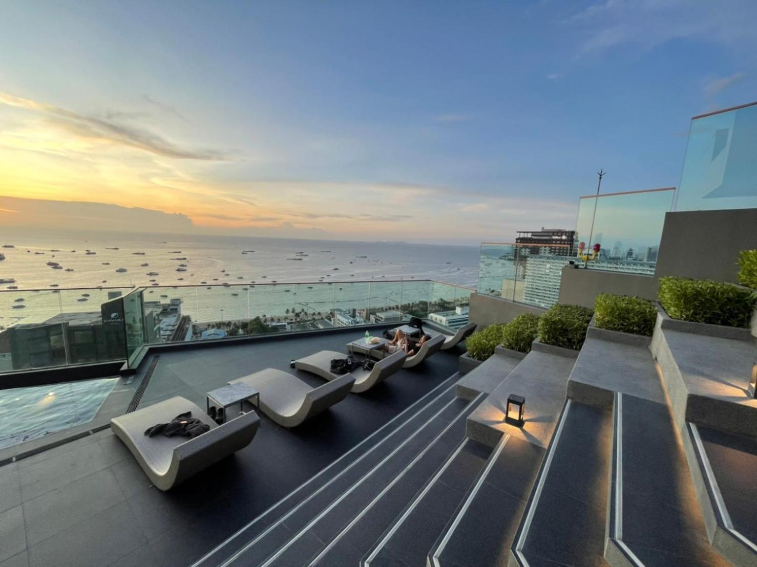 Edge Central Pattaya Seaview Residence With Infinity Pool Exterior foto